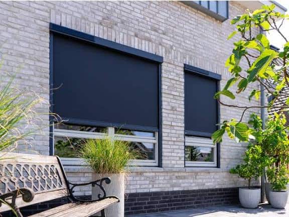 antraciet-zip-screens-gevel-buitenzonwering